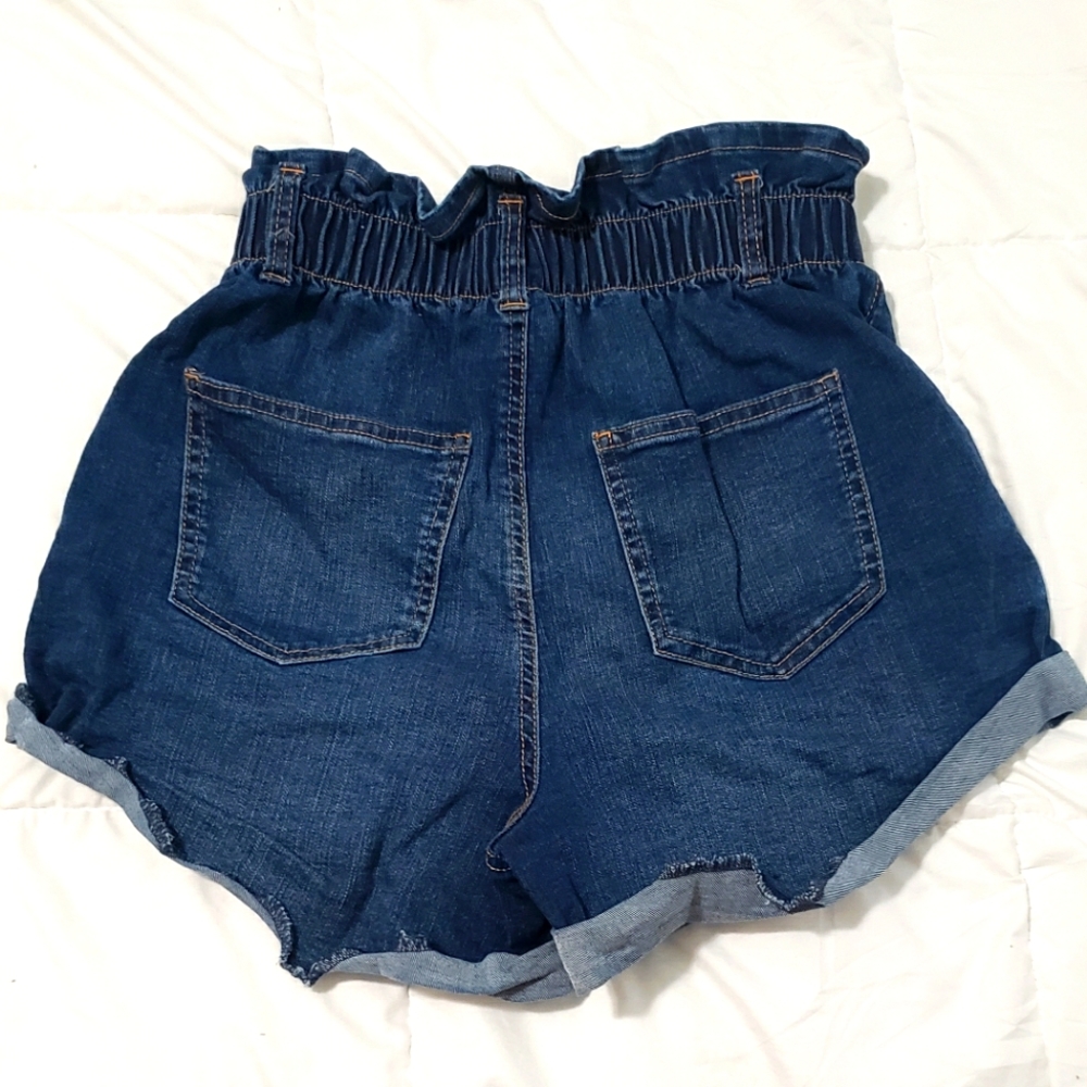 Shorts - Picture 2 of 3